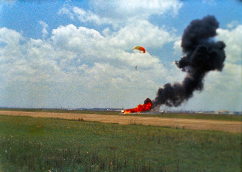 Illustration for article titled El accidente que casi mata a Neil Armstrong, en vídeo estabilizado